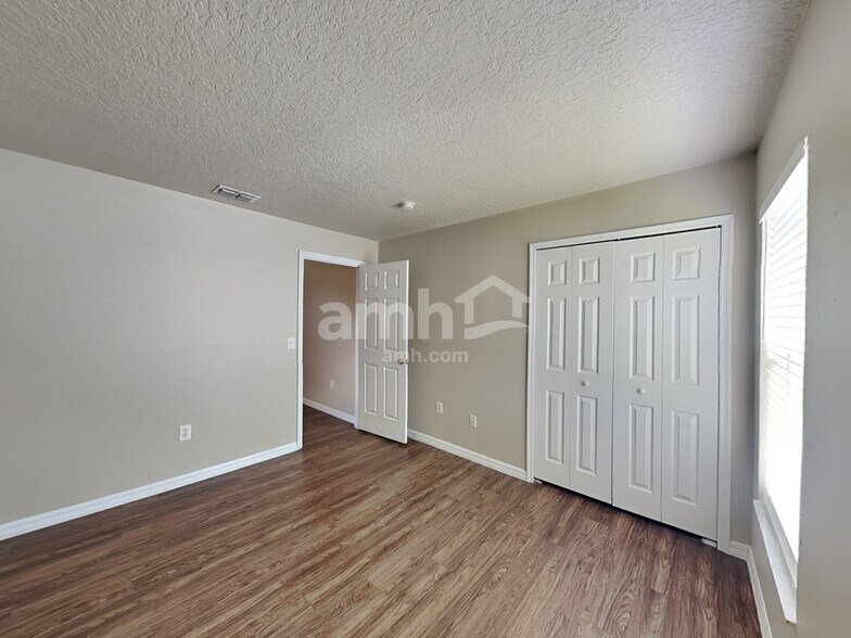 Building Photo - 2645 Willow Glen Cir