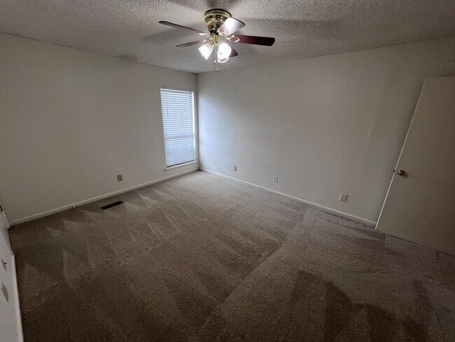 Building Photo - Crossland Downs condo