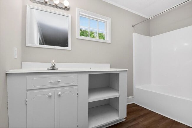Building Photo - 3BD/2BA Single Family Home on Large Lot!