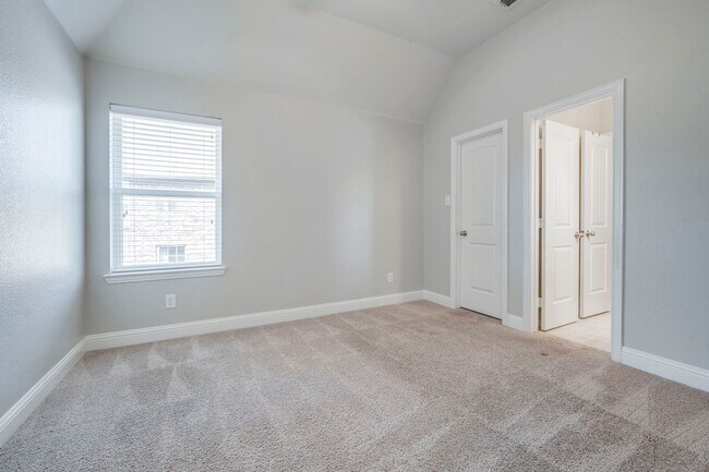 Building Photo - Welcome to this beautiful 4-bedroom, 3.5-b...