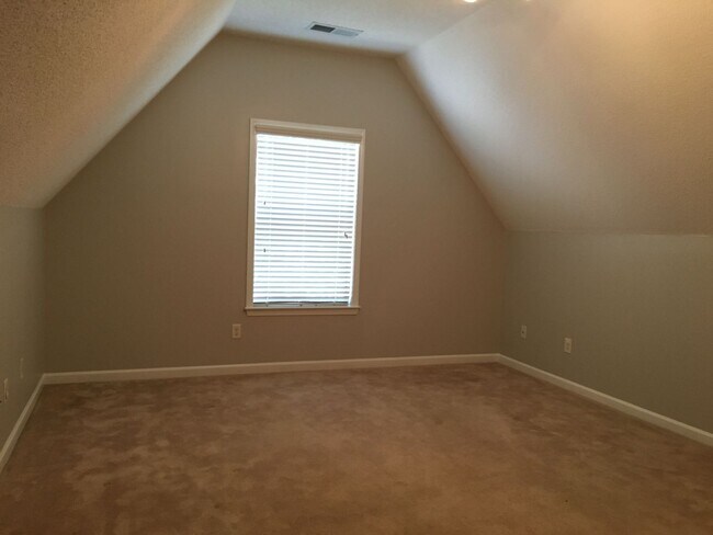 Building Photo - Ewing Place in Arlington! Pets are allowed, fees apply! Fenced in back yard!