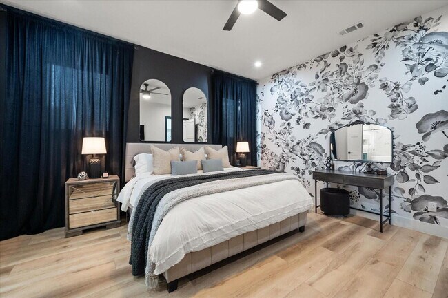 Building Photo - "Luxury 5-bedroom home offering expansive living, upscale design and seamless indoor-outdoor ente...