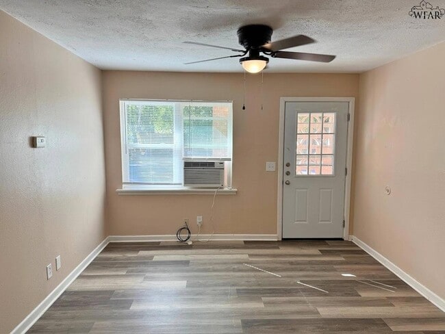 Building Photo - 102 Ave G