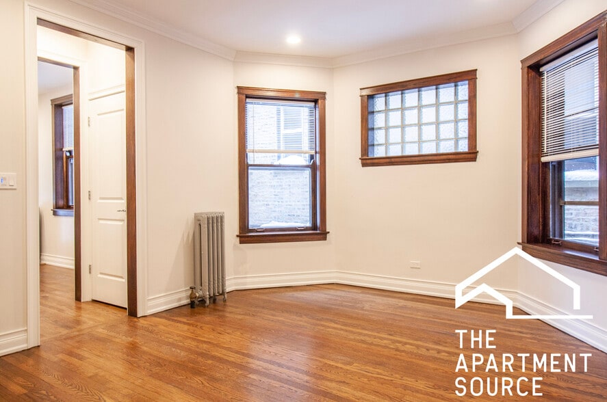 Building Photo - 652 W Buckingham Pl