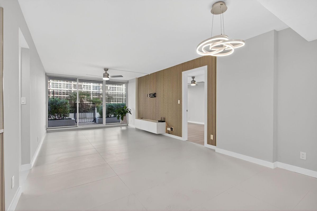 Building Photo - 525 N Ocean Blvd