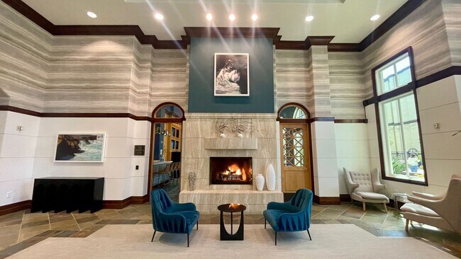 Building Photo - Beautiful 2 bedroom+Den/Office or Bonus ro...