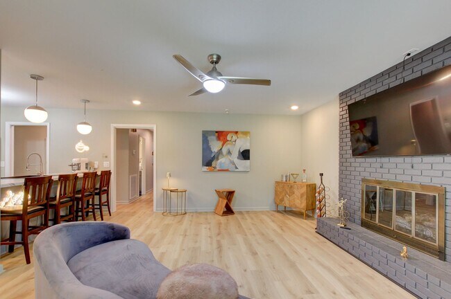 Building Photo - 2144 Pace Dr