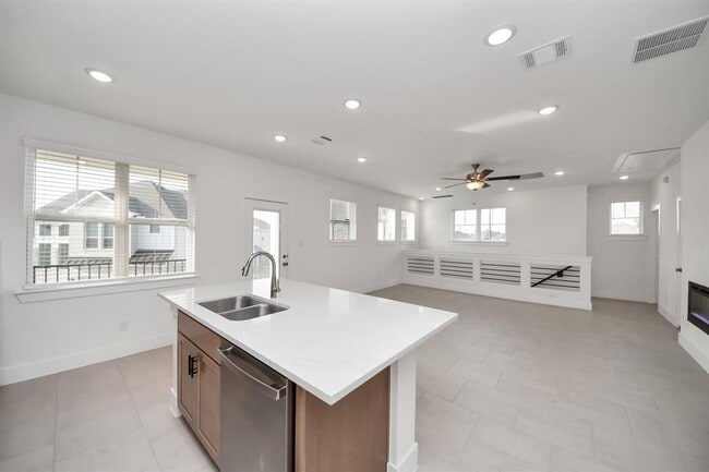Building Photo - 1420 Shaded Rock Dr