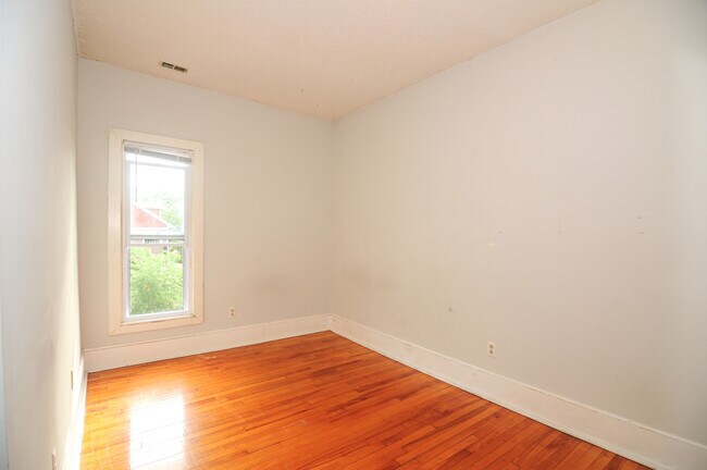 Building Photo - 1015 13th Ave SE