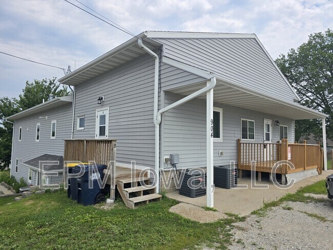 Building Photo - 904 W Welsh St