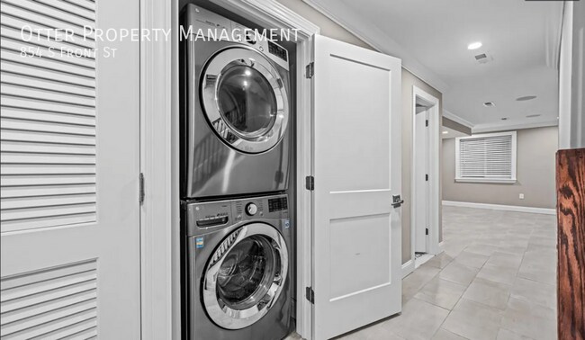 Building Photo - 854 S Front St