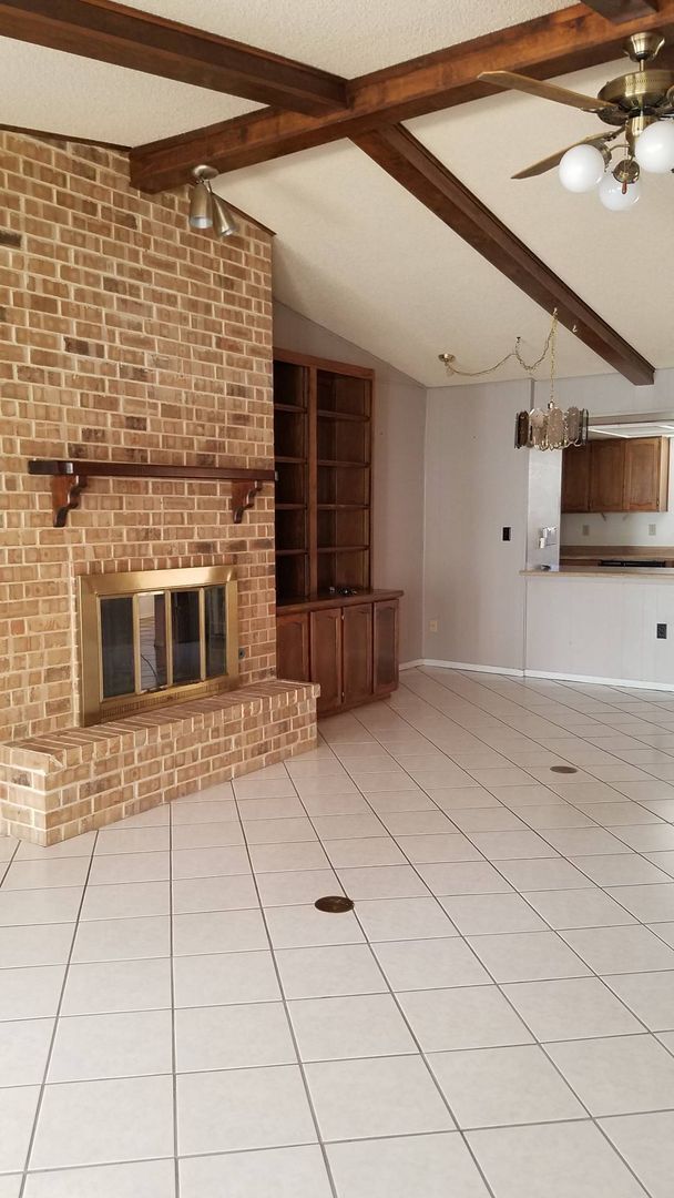 Building Photo - Home For Rent - Great Location on the Westside w/ Refrigerated Air!