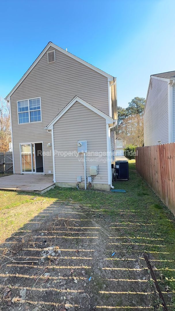 Building Photo - 459 Charter Oak Dr