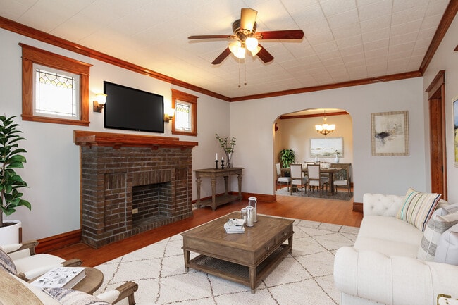 Building Photo - 117 W Naperville Rd