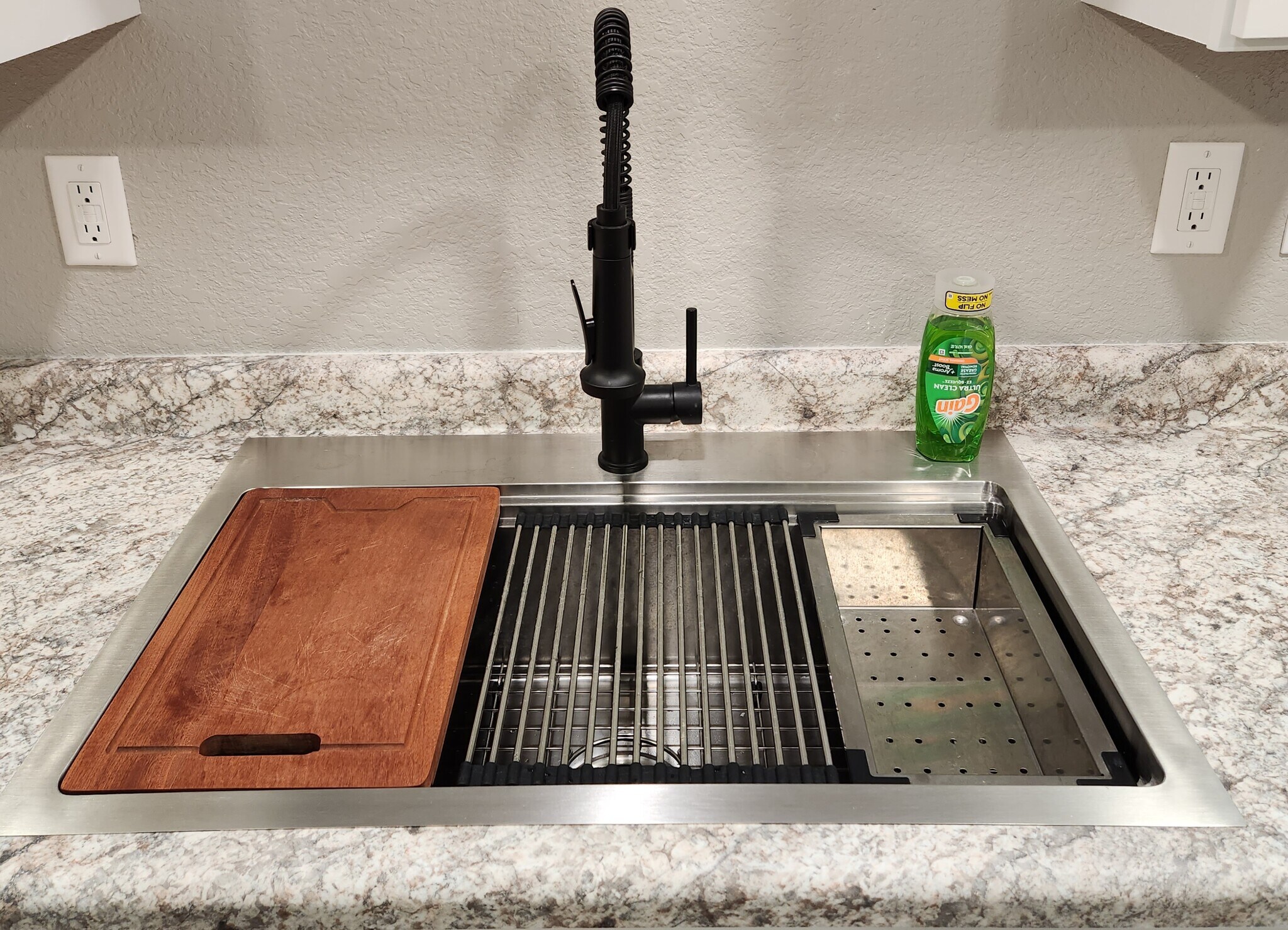 Building Photo - 450 Platt St