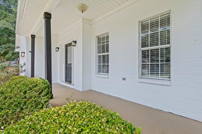 Building Photo - 27572 Claiborne Cir