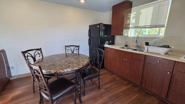 Building Photo - Spacious and Cozy studio!