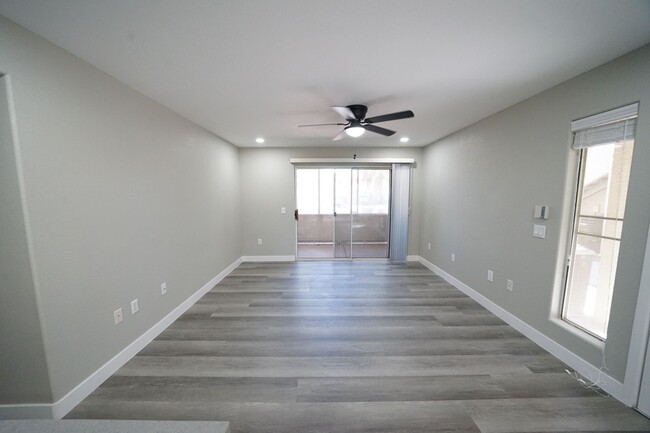 Building Photo - SHOWINGS AVAILABLE NOW