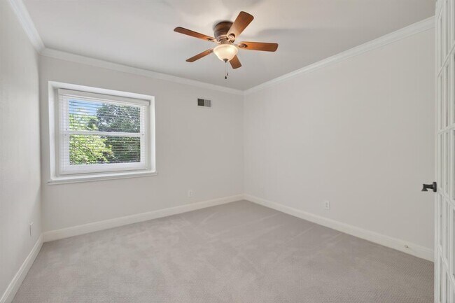 Building Photo - 2500 Steck Ave
