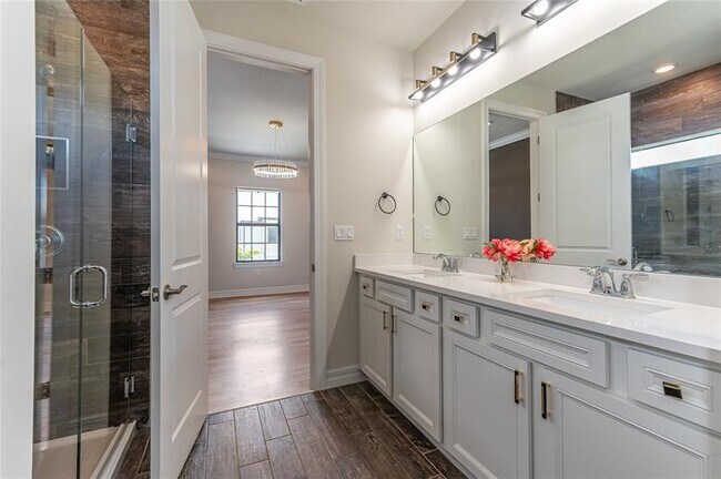 Building Photo - 4470 Gramercy Dr