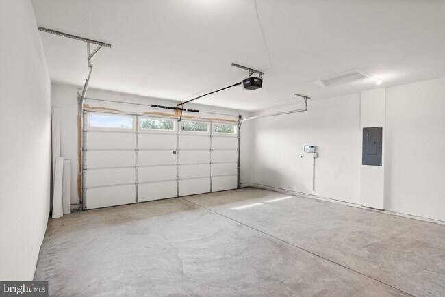 Building Photo - 121 Cowbird St
