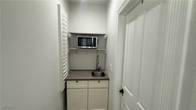 Building Photo - 5273 Candlespice Way
