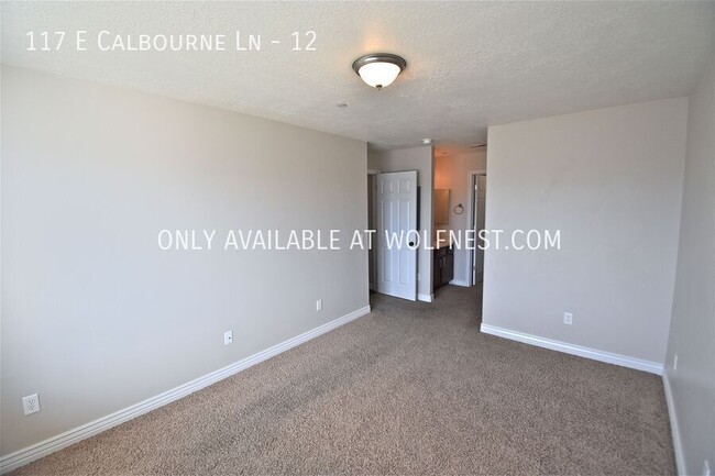 Building Photo - Stunning 3 Bed Sandy Condo! No Deposit Opt...