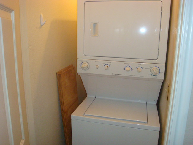 Washer/Dryer - 34 E 700 N