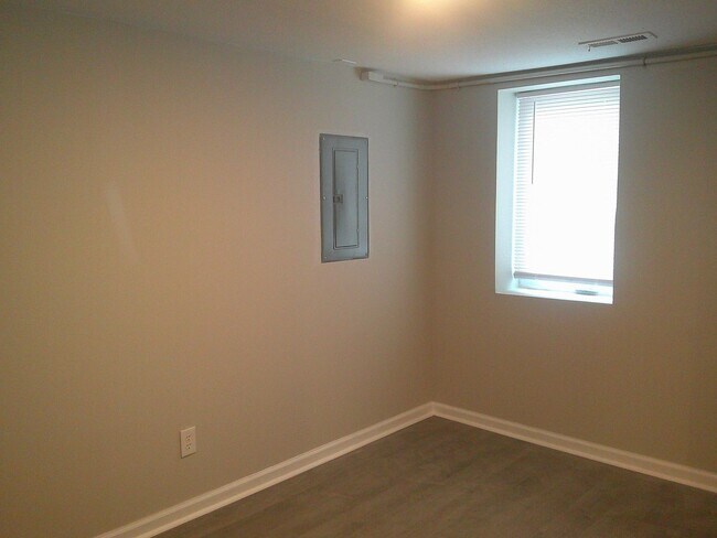 Building Photo - 211 Hickman Ave