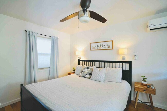 Building Photo - 3270 Cedar St