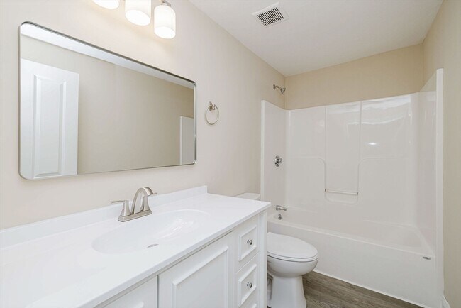 Building Photo - 687 Washington St