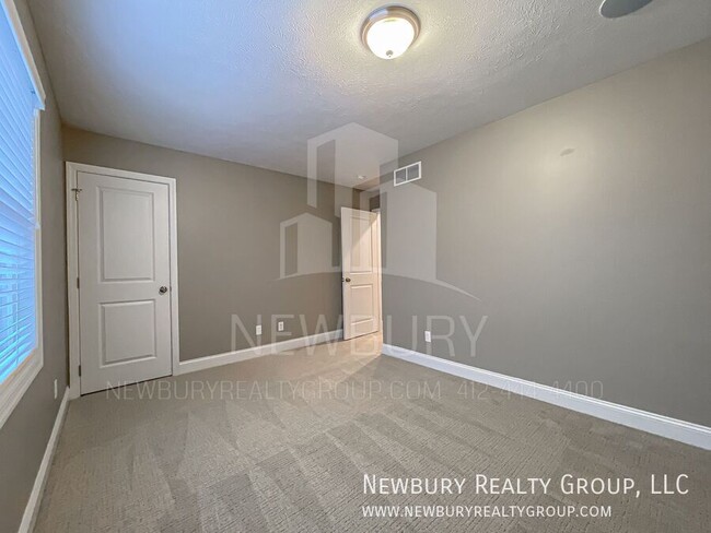 Building Photo - 2 Bedroom, 2.5 Bath Townhome - Discover th...