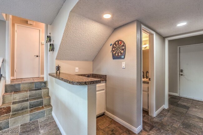 Building Photo - 5198 Hibbetts Dr