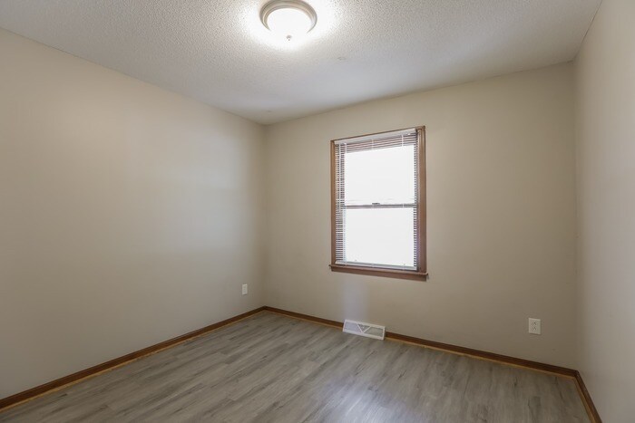 Building Photo - 1223 E 25th St S