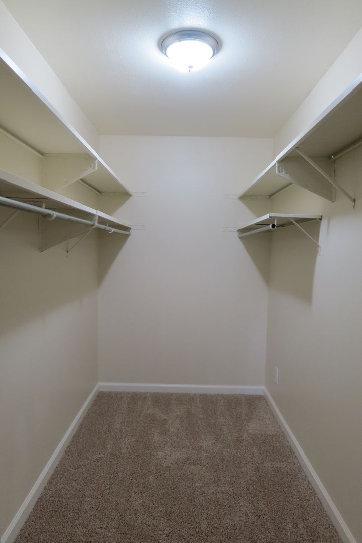 Building Photo - 600 Manhattan Dr