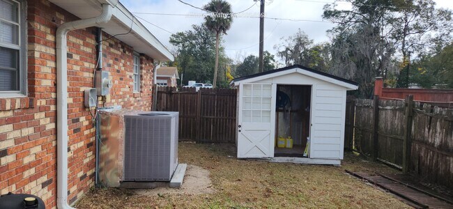 Building Photo - 2500 Westover Dr