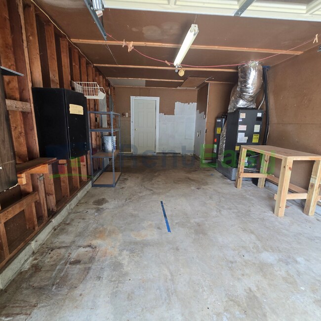 Building Photo - 5916 Vernon Dr