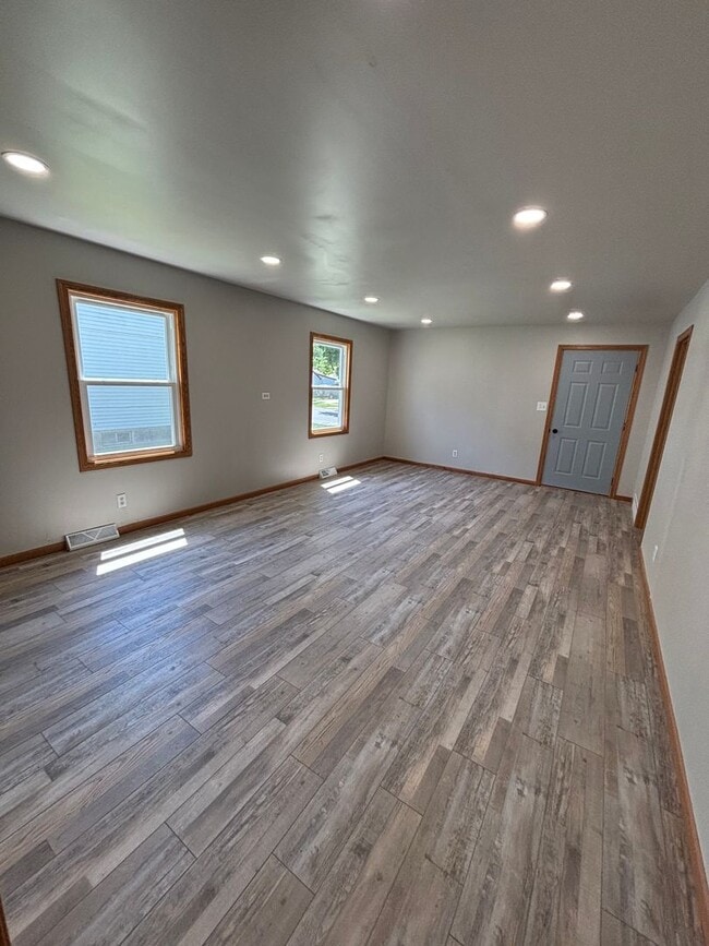 Building Photo - Fully Remodeled 3 Bed/1 Bath Home with Fenced Yard and 2-Car Garage!