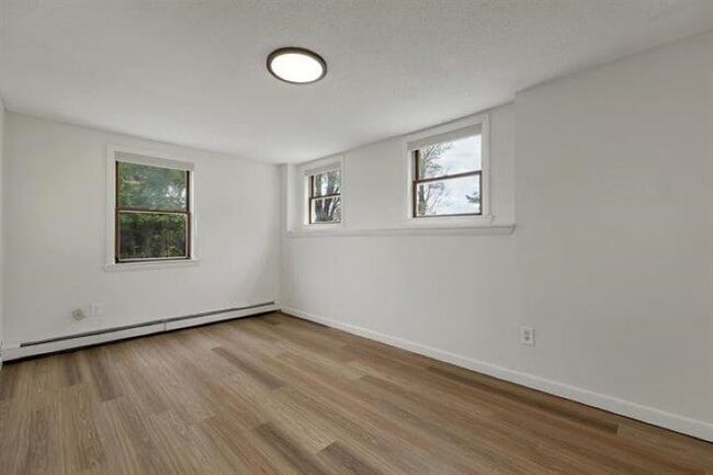 Building Photo - 9 Elm St