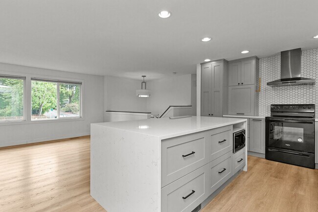 Building Photo - 4Bd Bothell Home!