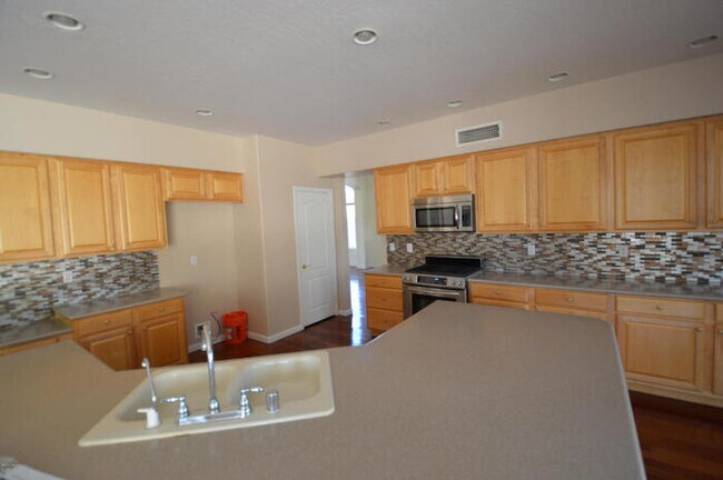 Building Photo - COMING SOON!! 5 bed 3 bath, 3000 + SFT with pool in Carino Estates, Chandler