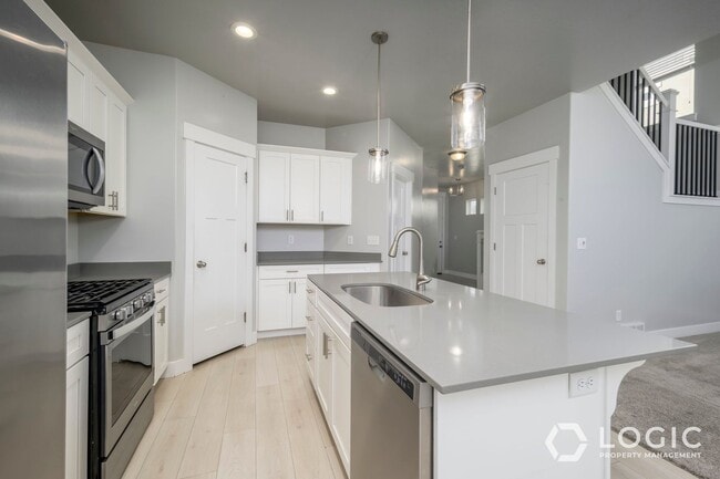Building Photo - Beautiful Townhome for Rent!