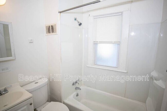 Building Photo - 14015 Idarose Ave