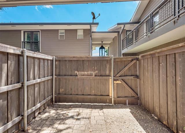 Building Photo - 10211 Regal Oaks Dr