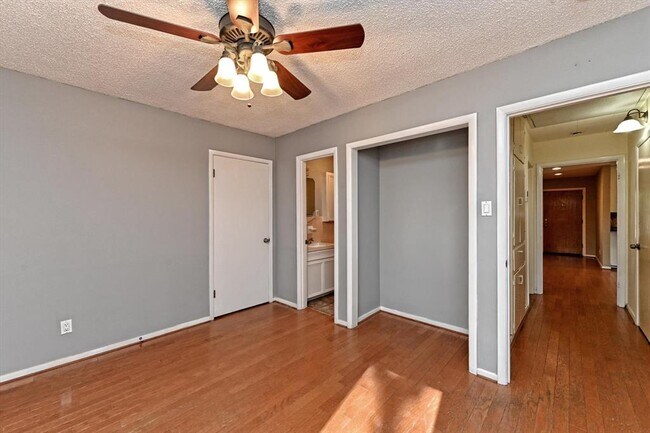 Building Photo - 5205 Brookdale Ln