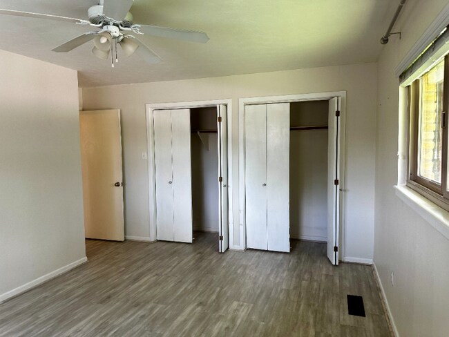 Building Photo - 8919 Whippoorwill Dr