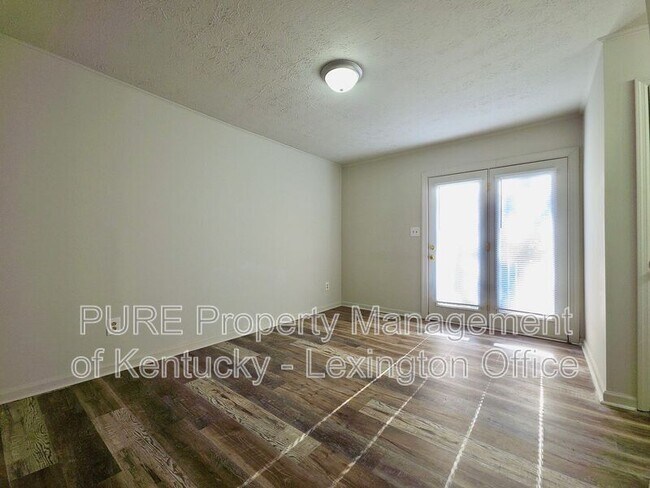 Building Photo - 164 Landings Dr