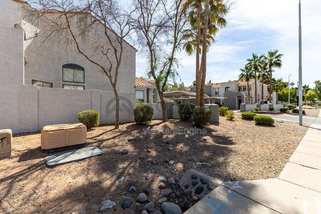 Building Photo - 280 S Elizabeth Way