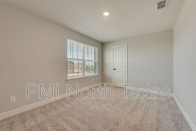 Building Photo - 804 Calhoun Dr