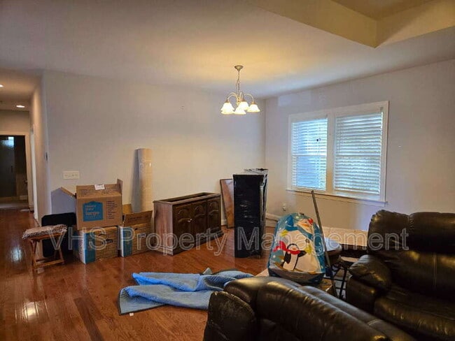 Building Photo - 2400 Lakeview Pkwy